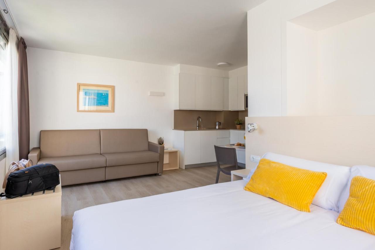 Atenea Park Suites & Apartments Vilanova i la Geltrú Exterior foto