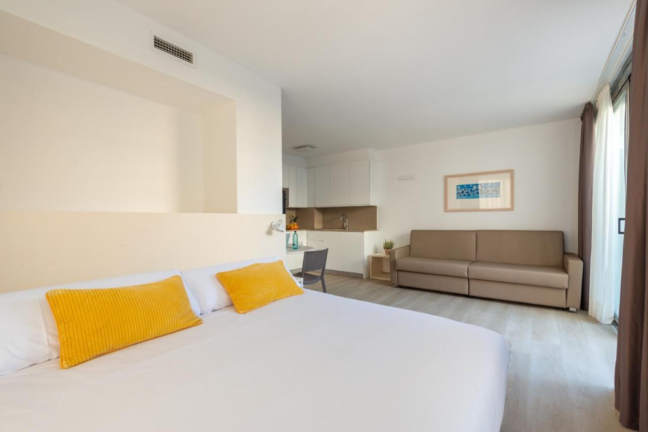 Atenea Park Suites & Apartments Vilanova i la Geltrú Exterior foto